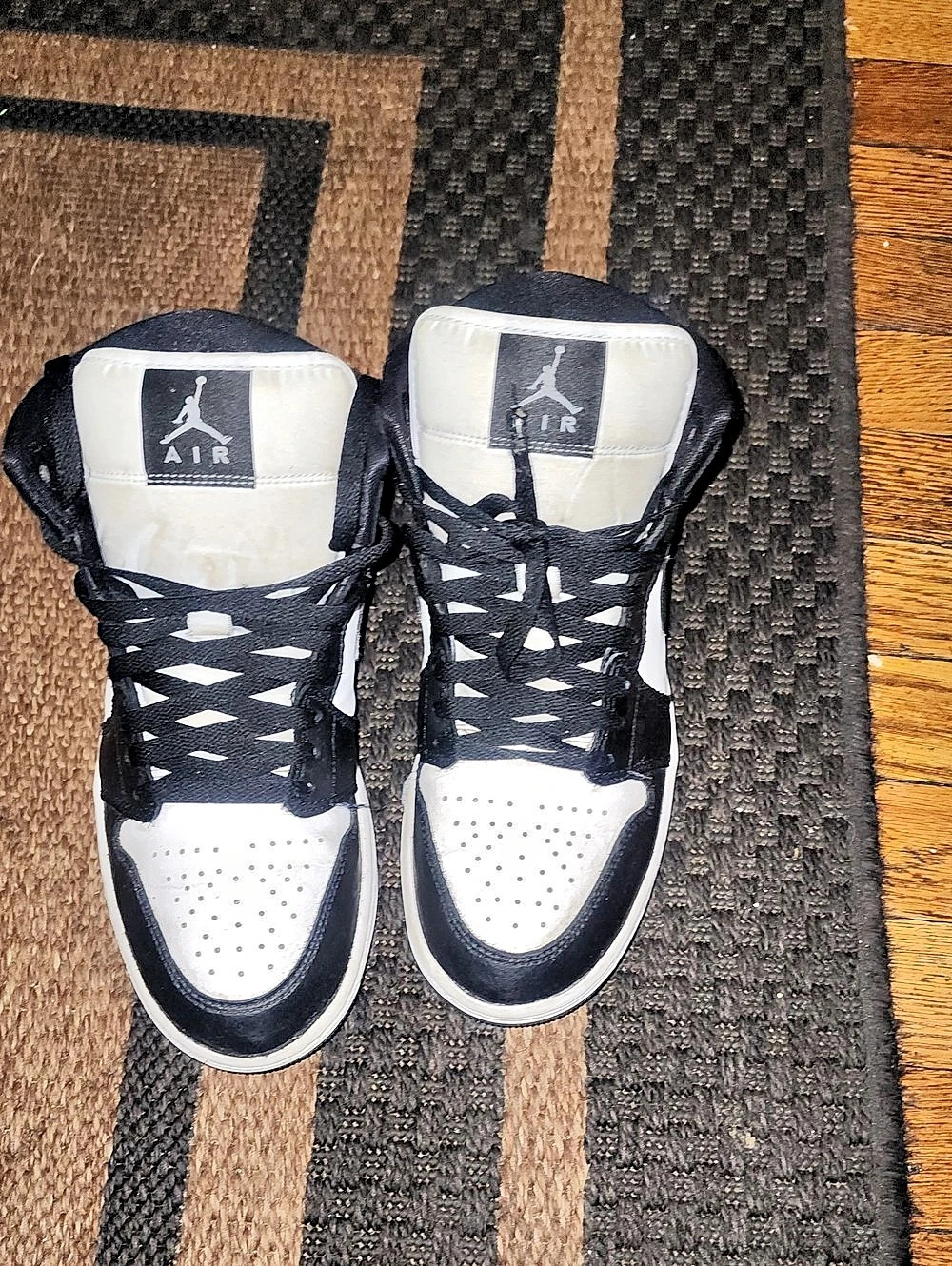Nike Air Jordan 1 Retro High OG High Top Sneakers White & Black US 9